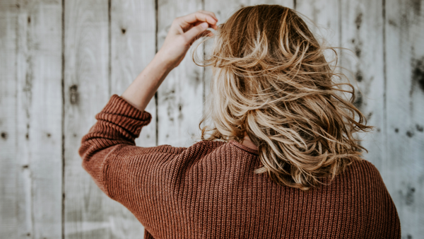 Chute de cheveux saisonnière : comment l'éviter